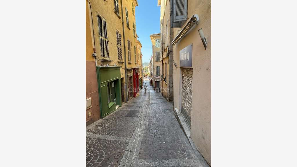 A louer local 30m² à Hyères 83 centre historique