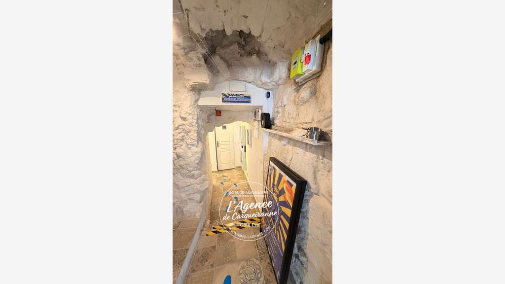 A VENDRE MURS COMMERCIAUX VIDE 24,94 M2 EN