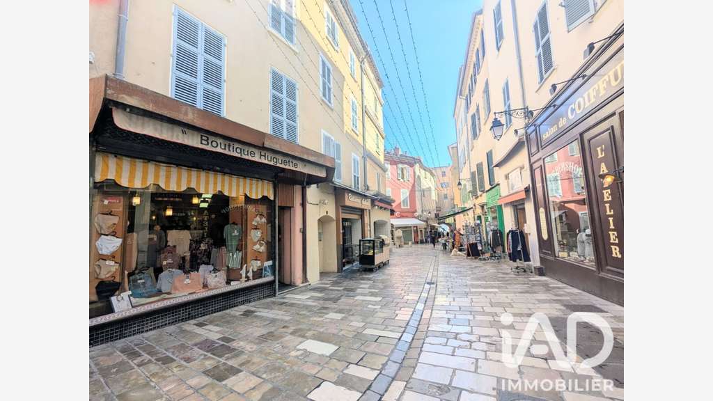 Vente local commercial empl N°1 à Hyères centre
