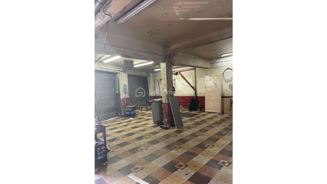 Murs à Vendre d'un local de 120 m² à Issy Les Mo