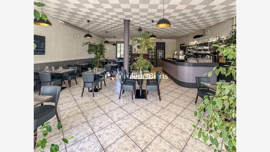 Murs et fonds -- Brasserie 262 m² avec parking -- 