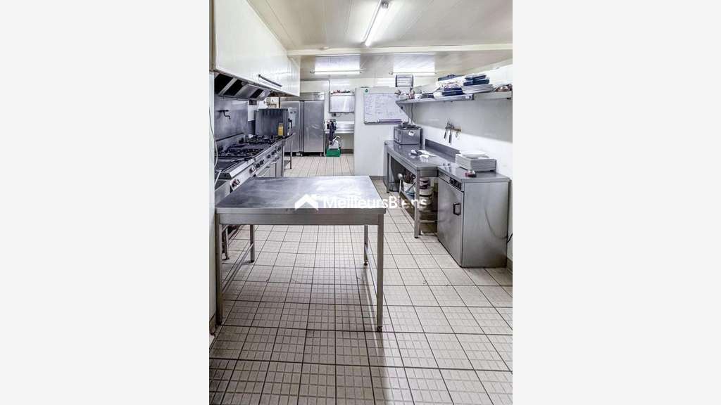 Murs et fonds -- Brasserie 262 m² avec parking -- 