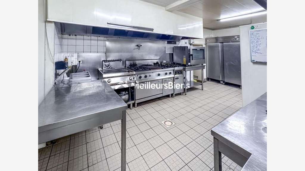 Murs et fonds -- Brasserie 262 m² avec parking -- 