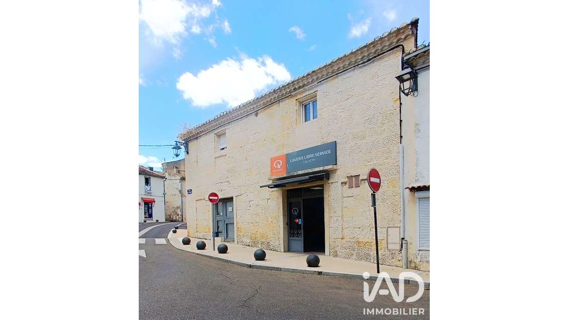 Local commercial à Jonquières-Saint-Vincent