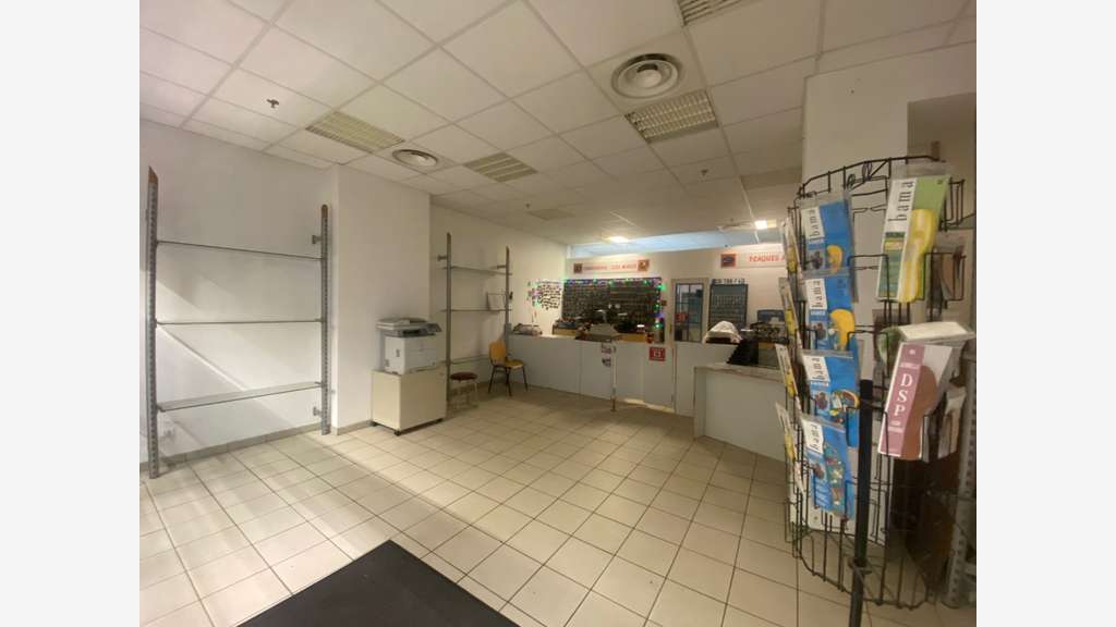 Cède local commercial 92m² en centre cial Jourgnac