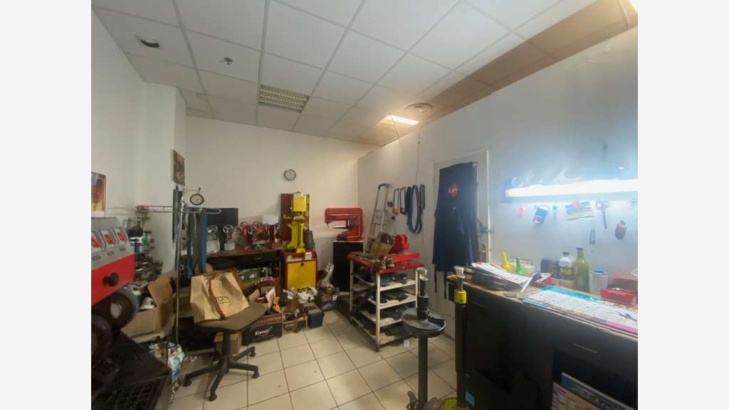 Cède local commercial 92m² en centre cial Jourgnac