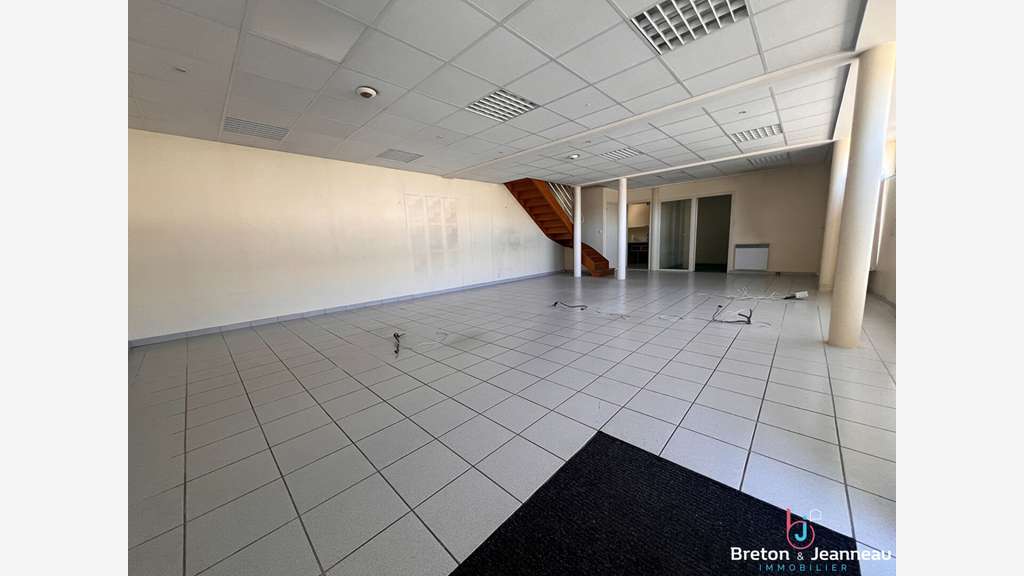 Vente local commercial de 140m² à La Baconnière