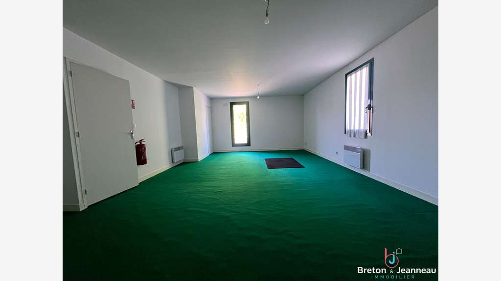 Vente local commercial de 140m² à La Baconnière