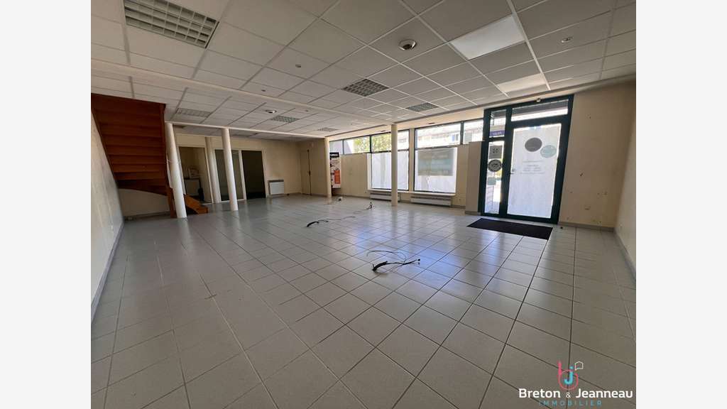 Vente local commercial de 140m² à La Baconnière