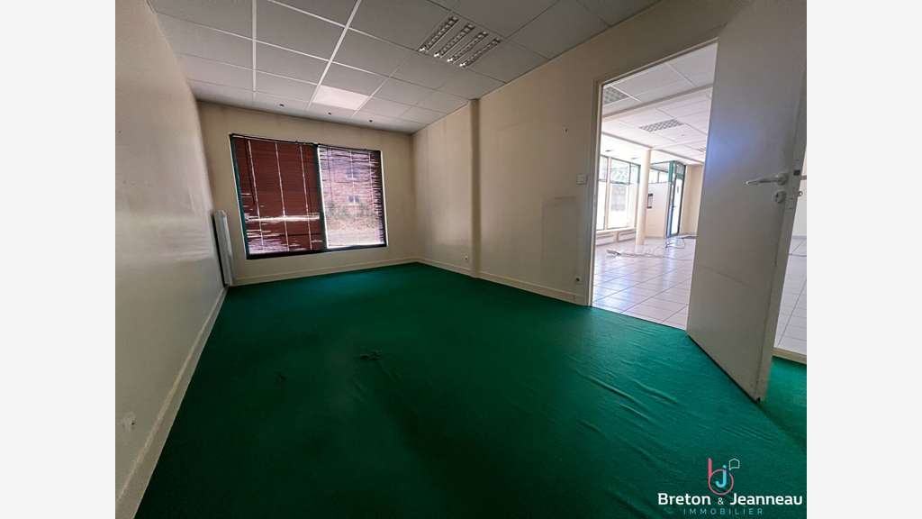 Vente local commercial de 140m² à La Baconnière