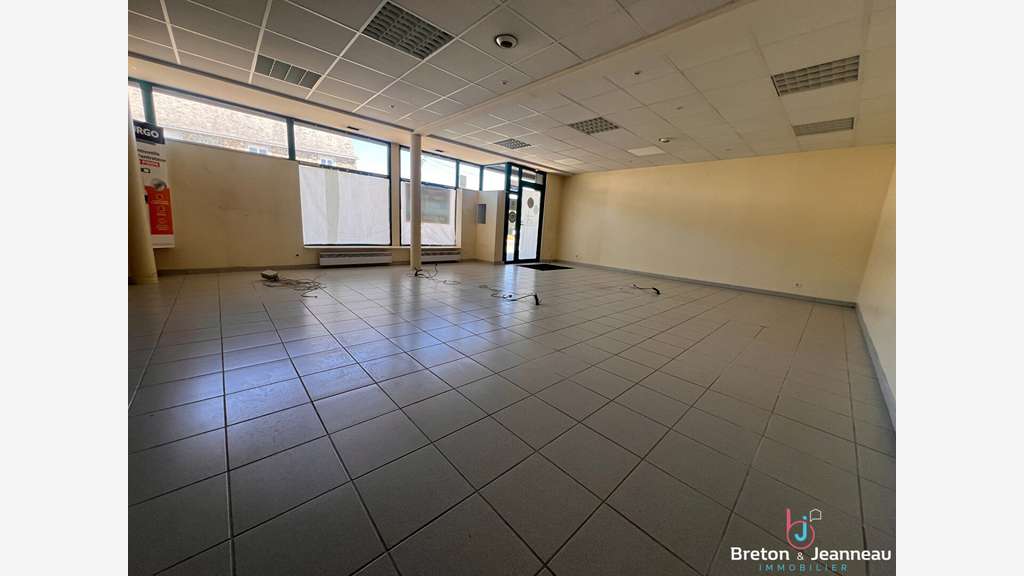 Vente local commercial de 140m² à La Baconnière