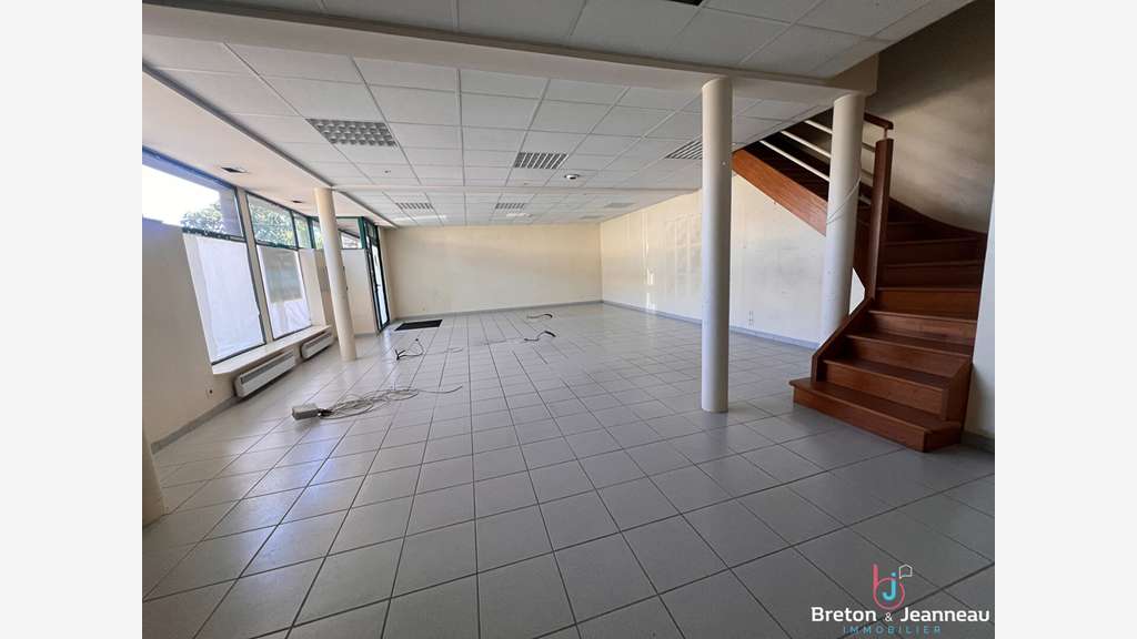 Vente local commercial de 140m² à La Baconnière