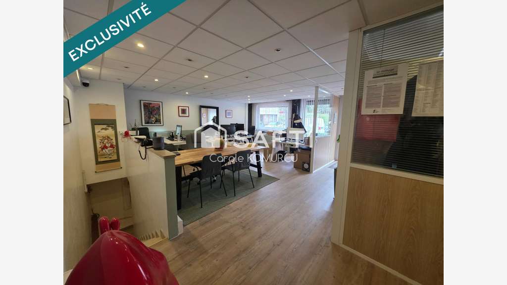 Commerce 97m² avec vitrine à La Celle-Saint-Cloud
