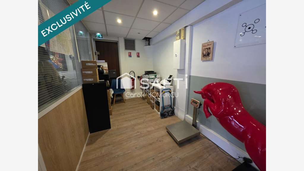 Commerce 97m² avec vitrine à La Celle-Saint-Cloud