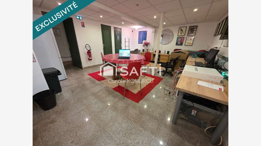 Commerce 97m² avec vitrine à La Celle-Saint-Cloud