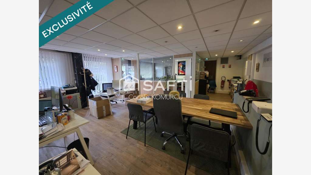 Commerce 97m² avec vitrine à La Celle-Saint-Cloud