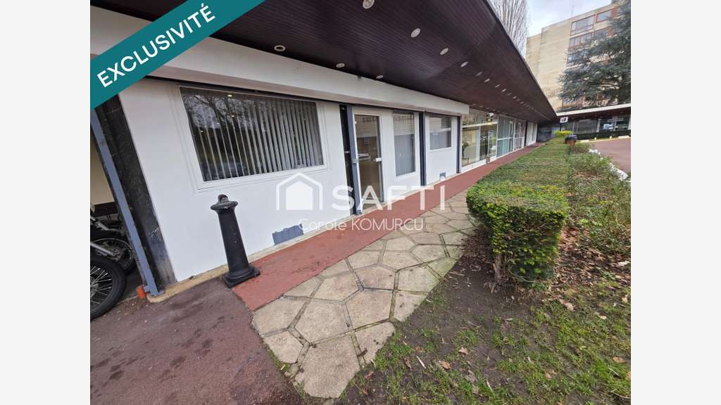 Commerce 97m² avec vitrine à La Celle-Saint-Cloud