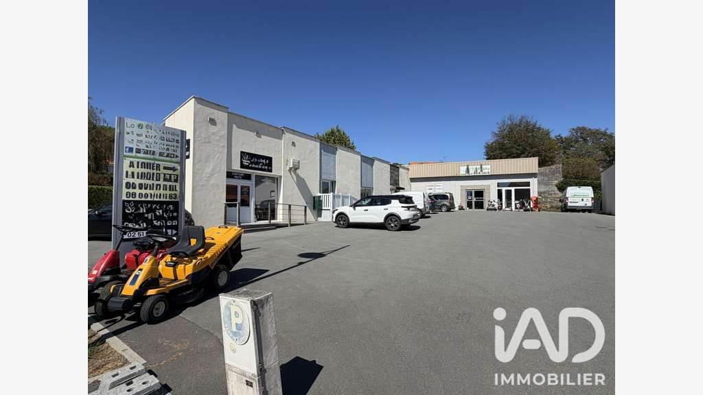 Local commercial à La Châtaigneraie