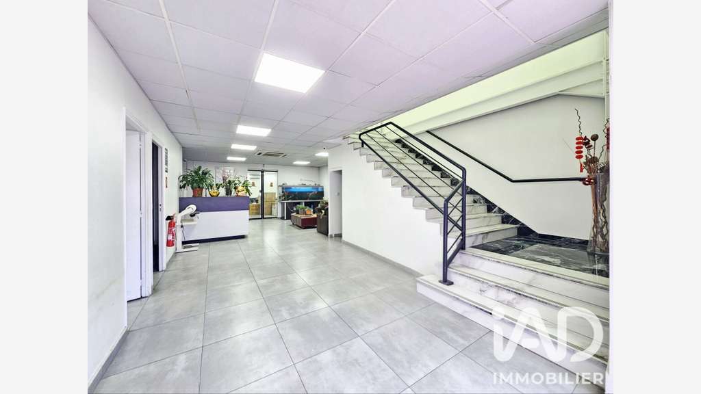 AV entrepôt 1752m² à La Courneuve proche Paris