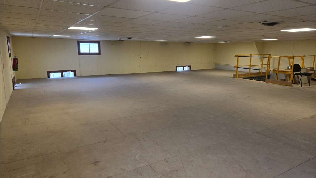 Vente bâtiment indépendant 670m² La Crau