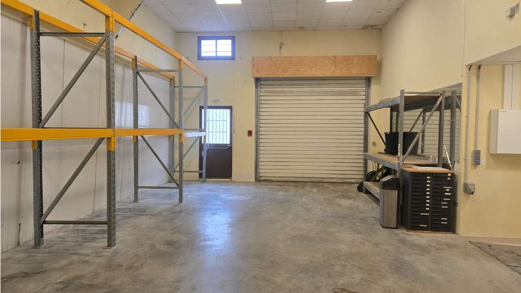 Vente bâtiment indépendant 670m² La Crau