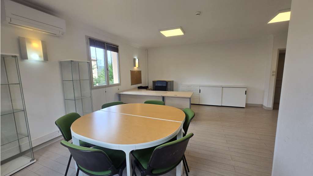 Vente bâtiment indépendant 670m² La Crau