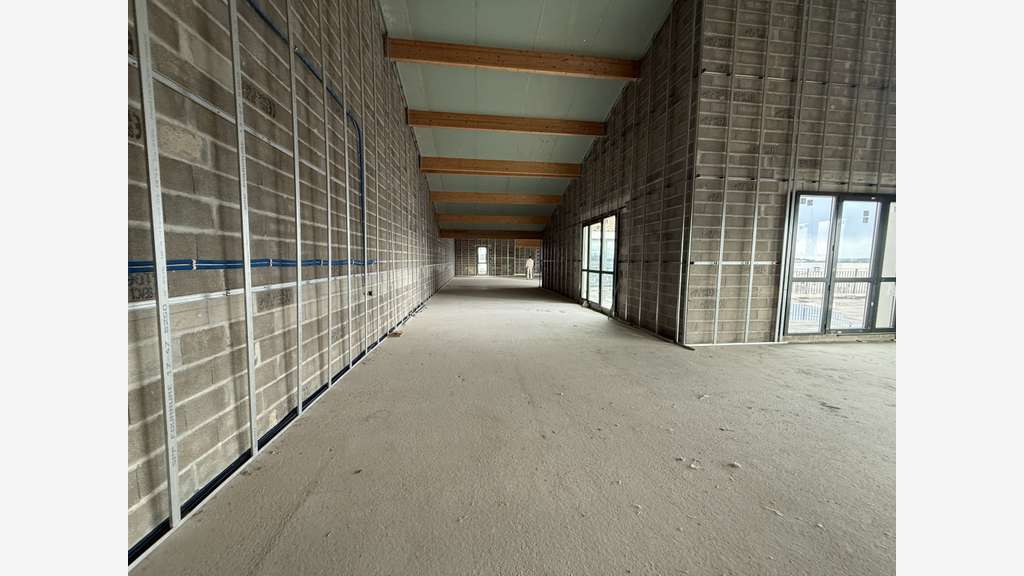 LOCAL COMMERCIAL 285 m² - LA FARLEDE