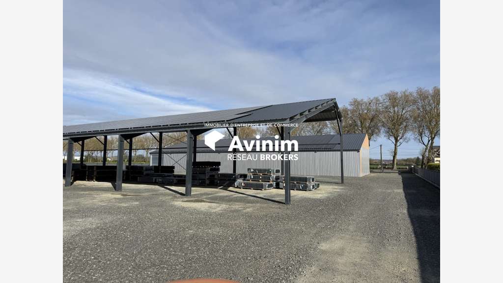 Cellule commerciale de 765 m2 sur un parc de 3900