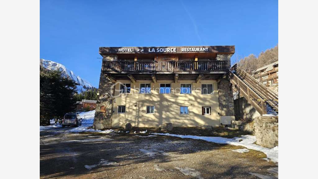 AV murs d'hôtel station de ski de La Foux d'Allos