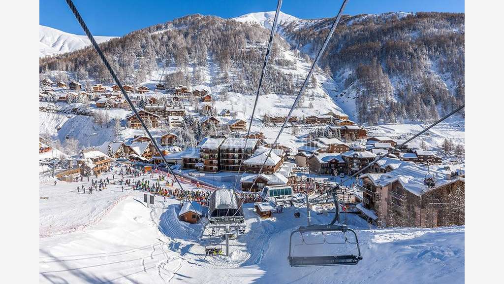 AV murs d'hôtel station de ski de La Foux d'Allos