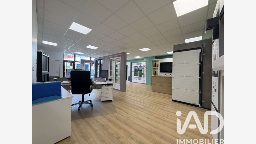 Vente local commercial 121m² à La Garde Grand Var