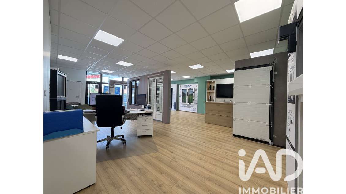 Vente local commercial 121m² à La Garde Grand Var