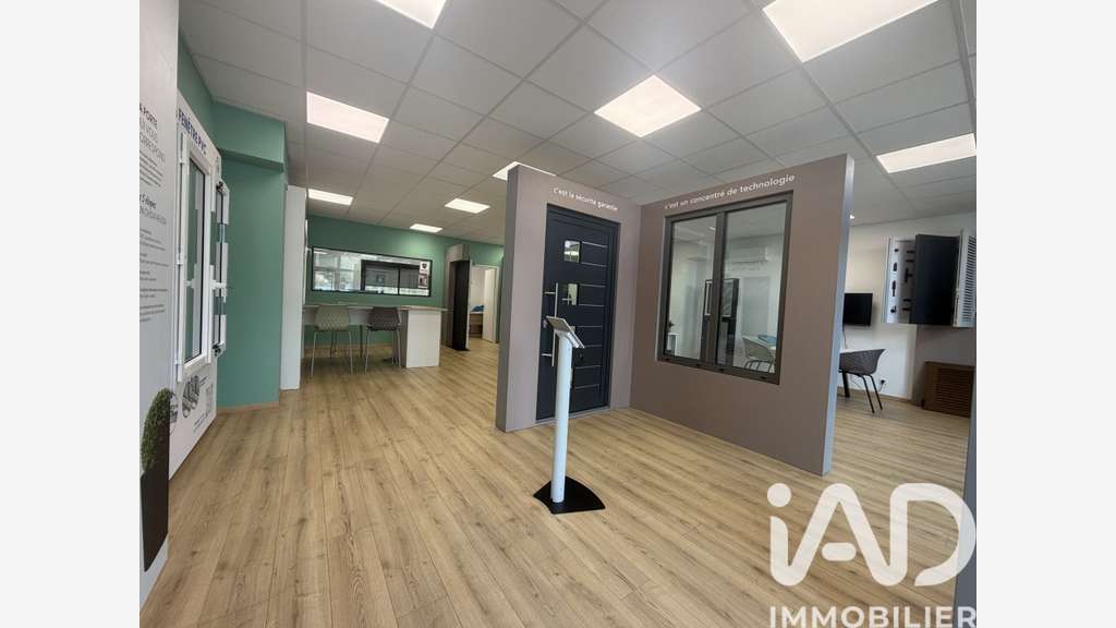 Vente local commercial 121m² à La Garde Grand Var