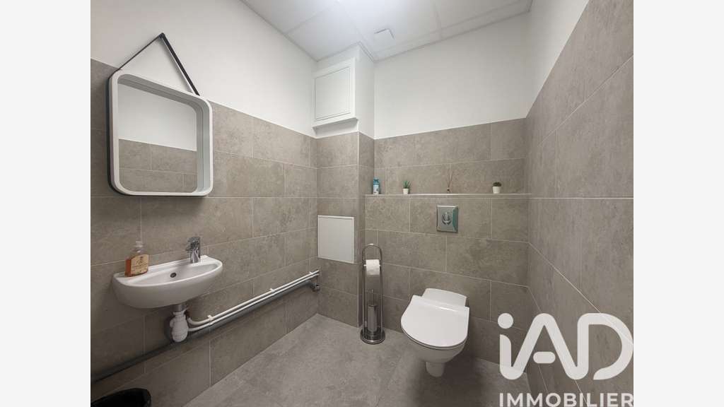 Vente local commercial 121m² à La Garde Grand Var