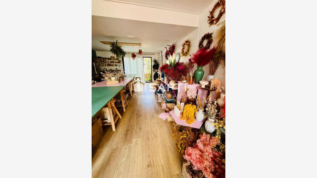 Vente local commercial de 76m² à La Rochelle