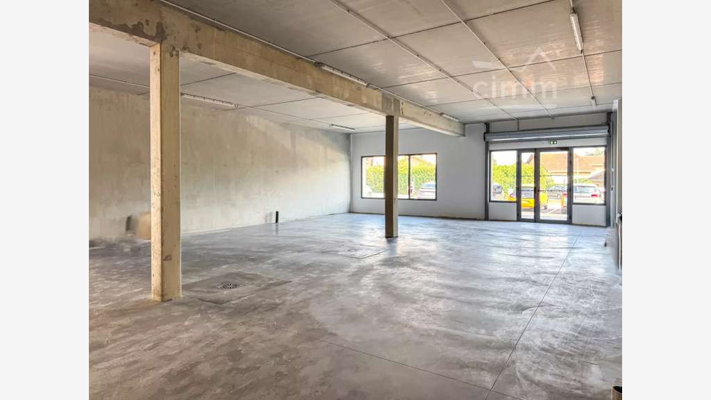 Vente local 200m² visibilité parking à La Terrasse