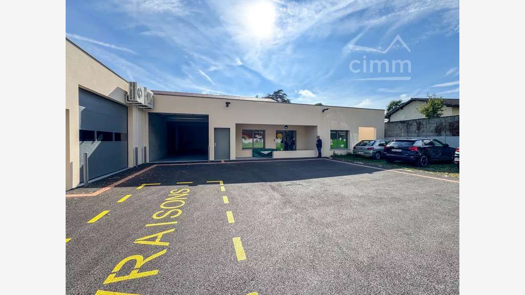 Vente local 200m² visibilité parking à La Terrasse