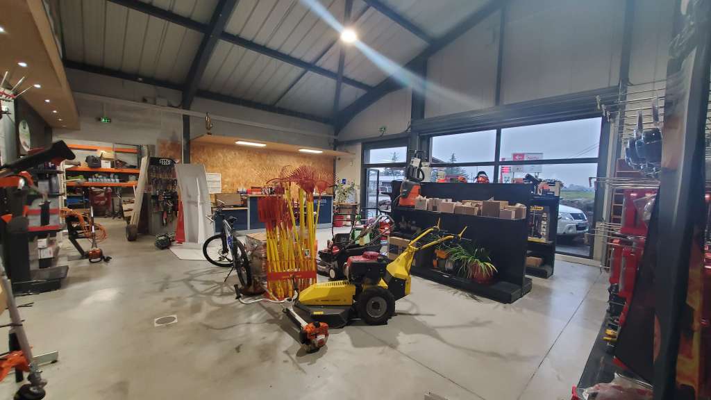 A vendre locaux commerciaux 190m² à Lablachère