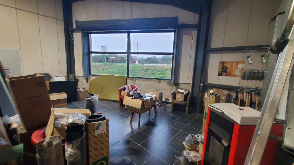 A vendre locaux commerciaux 190m² à Lablachère