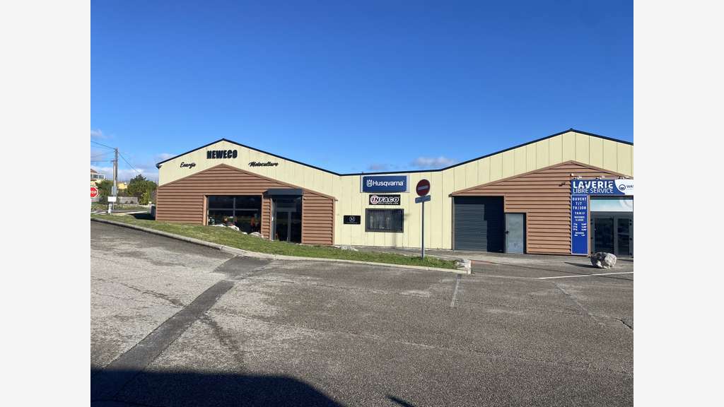 A vendre locaux commerciaux 190m² à Lablachère