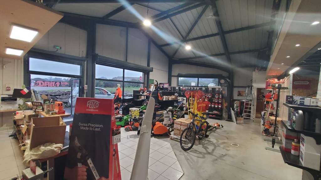 A vendre locaux commerciaux 190m² à Lablachère