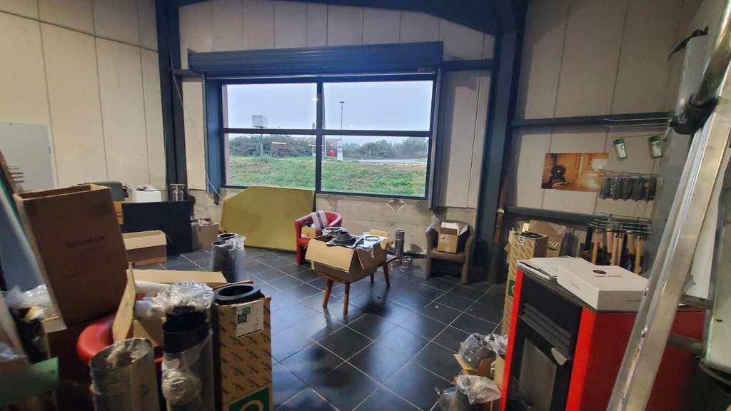 A vendre locaux commerciaux 190m² à Lablachère
