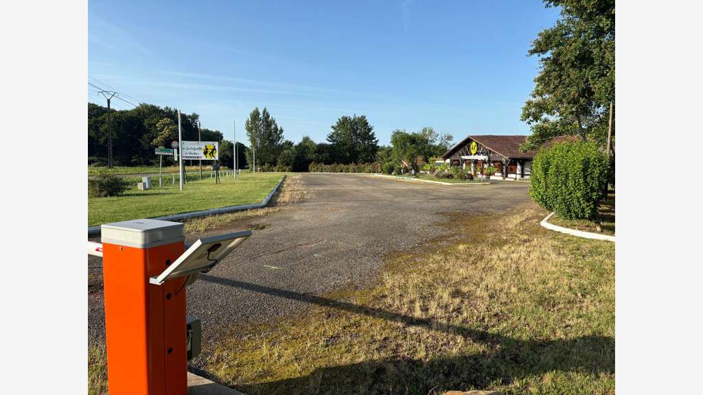 Murs et licence IV– emp  stratégique à Lacquy