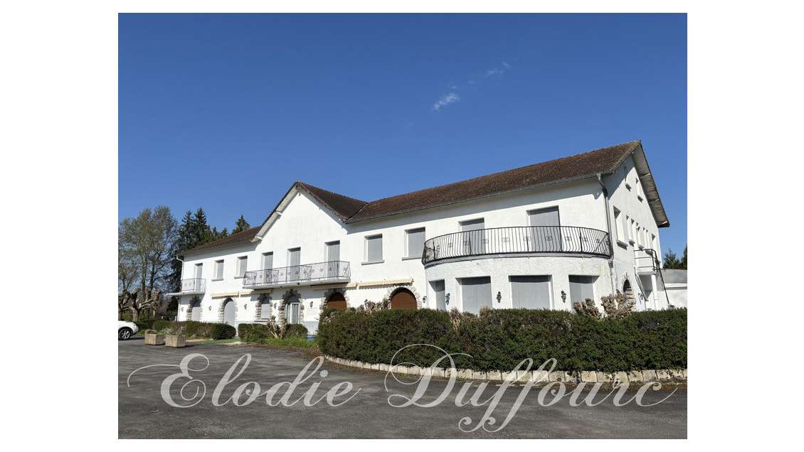 Hôtel / Restaurant sans fonds de commerce à L