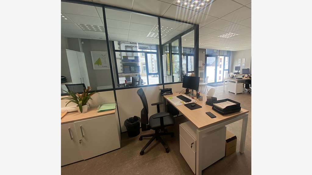 AV local commercial loué de 84m² à Landivisiau