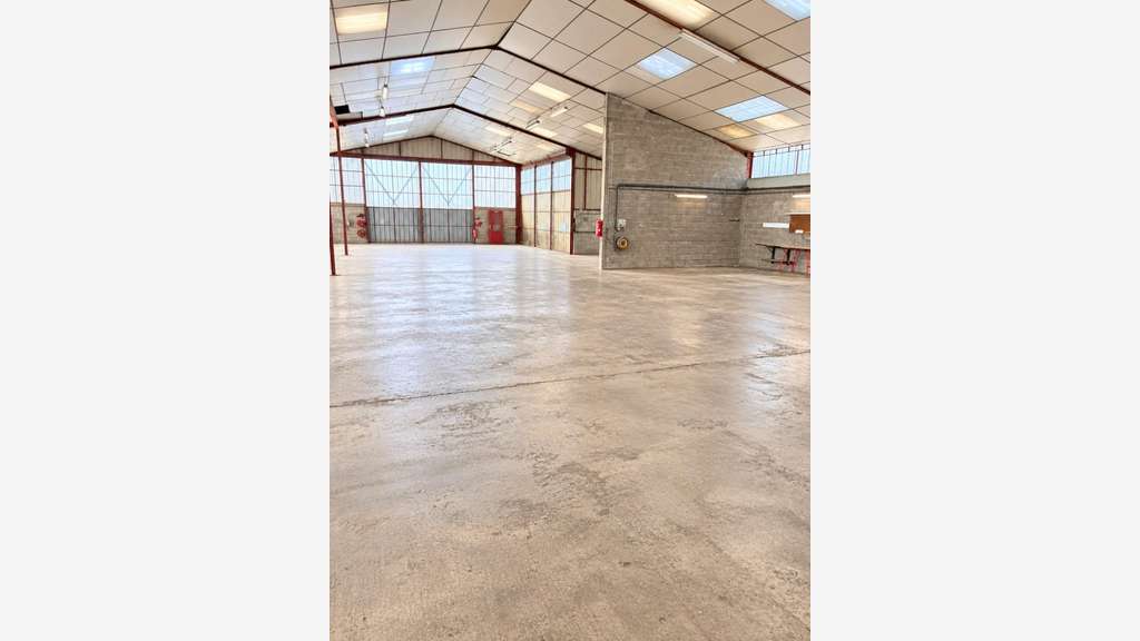 Vente garage entrepôt de 1100m² Lanne-Soubiran