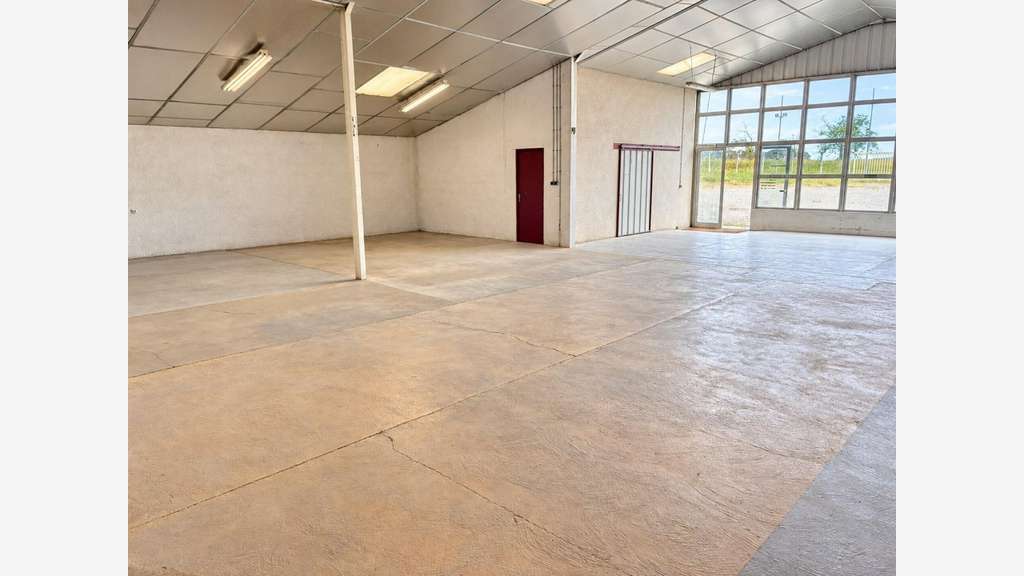 Vente garage entrepôt de 1100m² Lanne-Soubiran