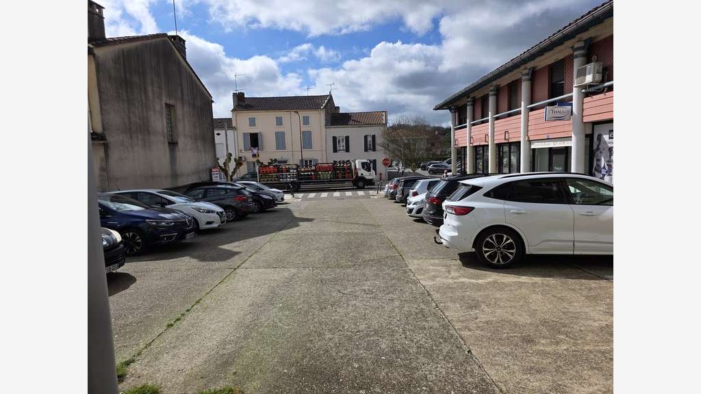 Vente local commercial 500m² à Layrac