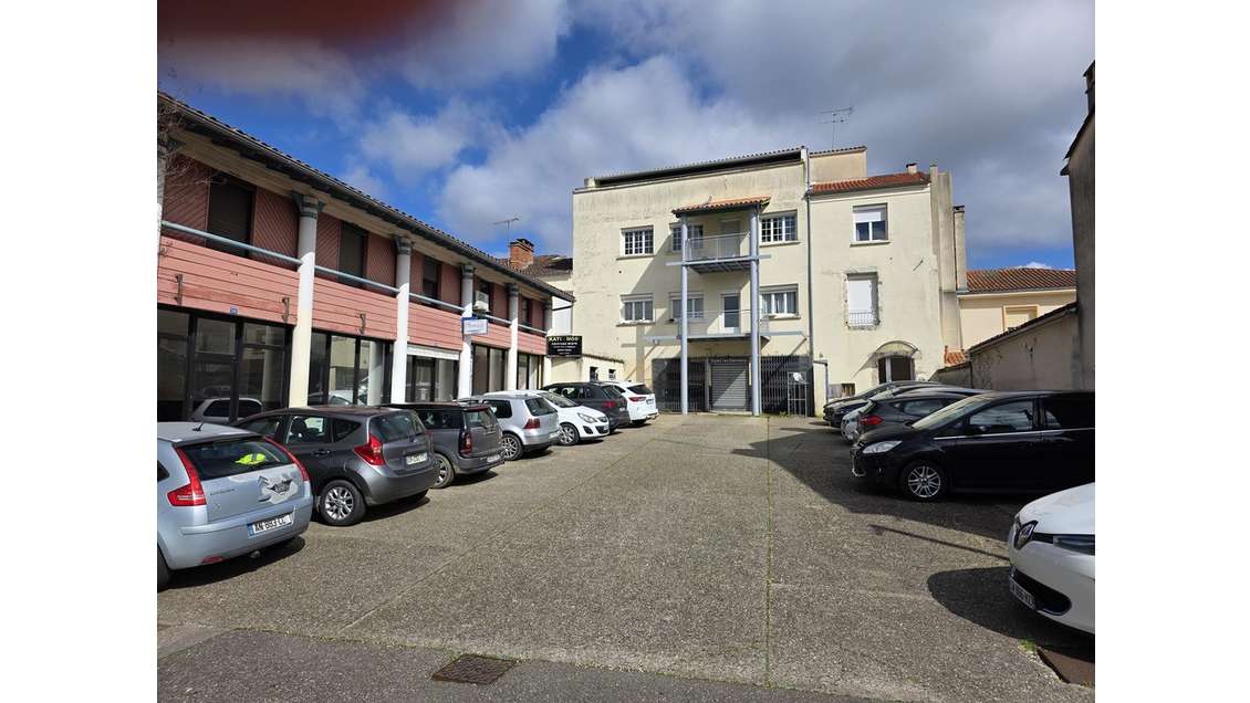 Vente local commercial 500m² à Layrac