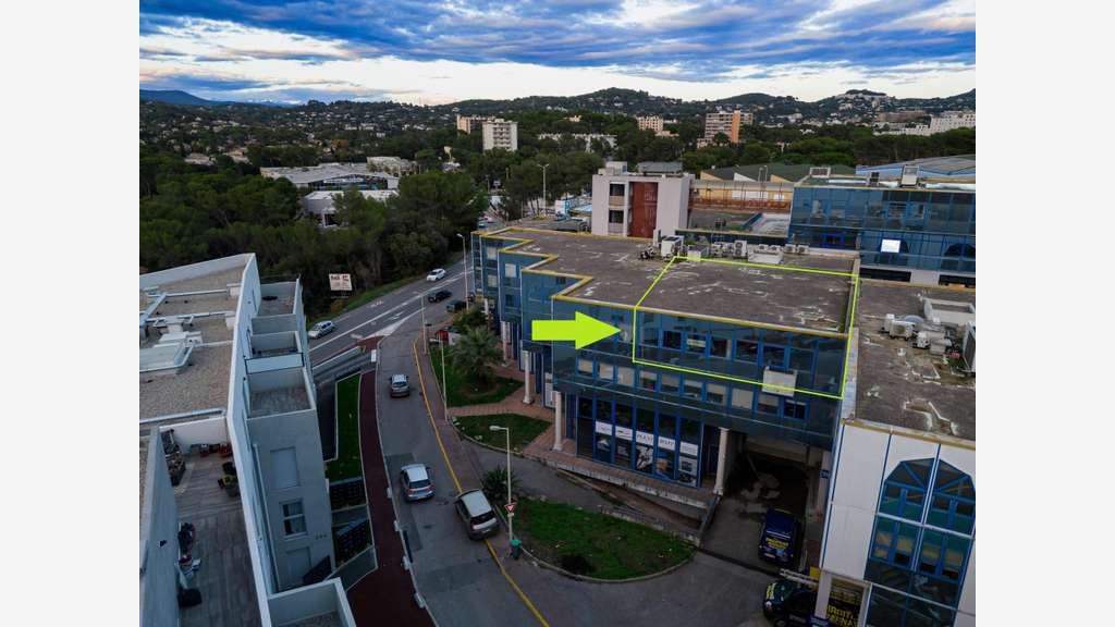 Vente local commercial 136m² à Le Cannet Canéopole